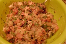 Шаг 2: Все тщательно перемешать. Фарш удобнее, …