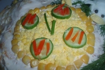 Шаг 6: Вокруг украсить кукурузой. Циферблат выложить …