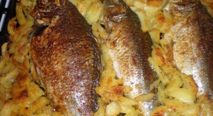 Запечённый карп под соусом