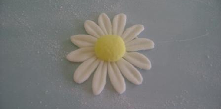 Шаг №6 МК ромашек и листочков от Annula