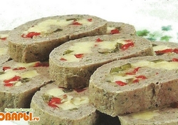 Рецепт: Мясной рулет с перцем и сыром