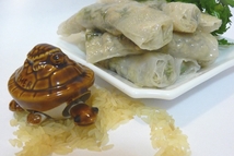 Шаг 3: О6жарить рулетики на разогретой сковороде …