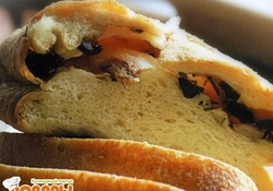 Рецепт: Хлеб с оливками и чесноком