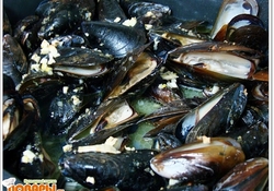 Рецепт: Мидии в чесночном соусе