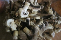 Шаг 1: Филе и грибы порезать небольшой …