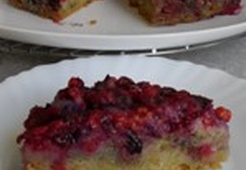 Перевёрнутый пирог с смородиной