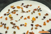 Шаг 2: Взбиваем яйца с сахаром и …