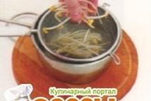 Шаг 2: Чеснок почистить, измельчить, обжарить на …