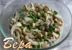 Салат из кальмаров с грибами