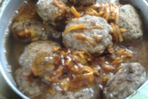 Шаг 6: Тефтельки скадываем в чугунок или …