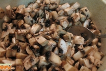 Шаг 2: Шляпки порезать на кусочки не …