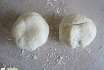 Шаг 4: Готовый шарик из теста разделяем …