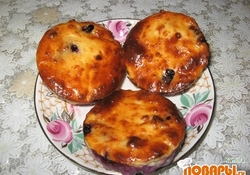 Рецепт: Творожники с чёрной смородиной