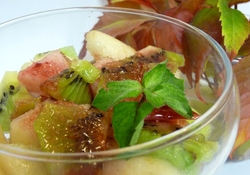 Рецепт: Салат из груши и киви