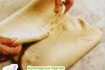 Шаг 10: Чтобы придать тесту характерный слоеный …