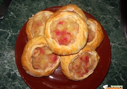 Рецепт: Ватрушки с ревенем