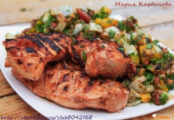 Куриное филе с овощным салатом