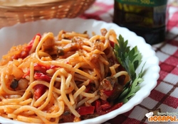 Рецепт: Спагетти с баклажанами и томатным соусом
