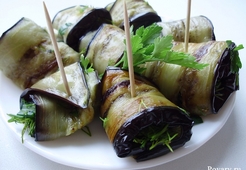 Баклажанные рулеты с зеленой начинкой