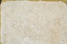 Шаг 5: заливаем яблочно белковой массой,