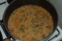 Шаг 5: Добавить соль и перец. Налить …