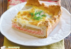 Пирог с копченым лососем и грушами