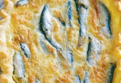 Торт с килькой и помидорами