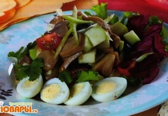 Салат с маринованными грибами