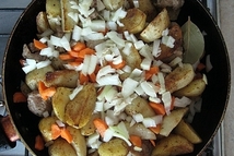 Шаг 3: Далее чистим картошку, режим вдоль …