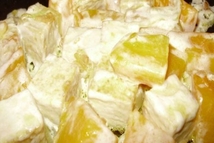 Шаг 3: Тушим все вместе, добавляем майонез, …