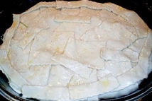 Шаг 5: Смазать взбитым с водой яйцом, …