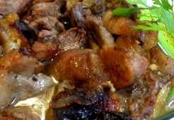 Свинина, запеченная со сливами