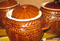 Картофель с мясом и грибами в горшочке