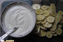 Шаг 2: Готовим начинку. Сметану взбиваем с …