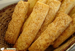 Сырные палочки с кунжутом