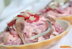 Нежный салат из селедки и свеклы с йогуртом