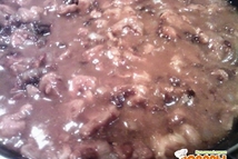 Шаг 4: Посыпать мукой. Перемешать.