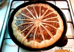 Рецепт: Пирог из дрожжевого теста  со сладкой начинкой 