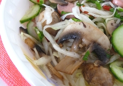 Рецепт: Грибной салат со свежей капустой