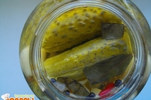 Шаг 2: Всыпать в баночку семена горчицы, …