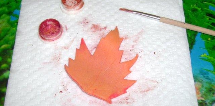 Шаг №1 МК Окрашивание мастичных изделий кандурином от Annula