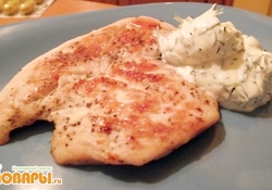 Рецепт: Куриные стейки с чесночным соусом