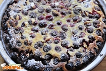 Шаг 5: Готовый клафути можно посыпать сахаром …