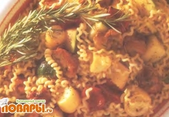 Фузилли с курицей и жареными овощами