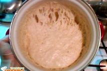 Шаг 2: Накрываем. И оставляем в теплом …