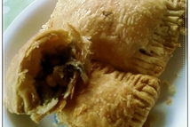 Шаг 2: Слегка раскатала слоеное тесто. Чуть-чуть, …