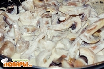 Шаг 5: Смешиваем наши обжаренные грибочки и …