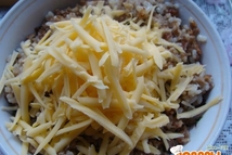 Шаг 2: Притушиваем пару минут, солим и …