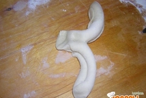 Шаг 5: разрезаем этот "пончик" вдоль до …