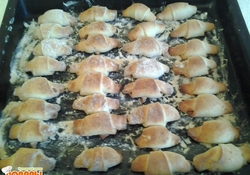 Рецепт: Рогалики со сгущенкой